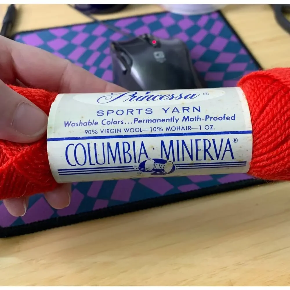 LOT (15) oz Columbia Minerva Sports Yarn 90% Wool 10% Mohair Scarlet 2211 Lot H